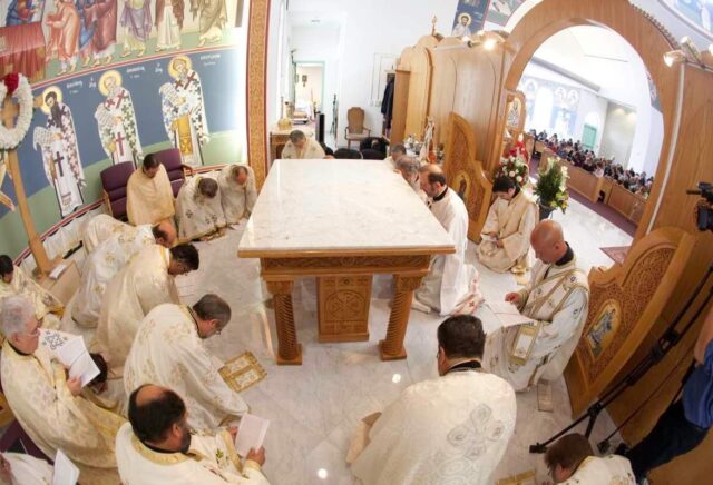 Stgeorge Downey Clergy Kneeling